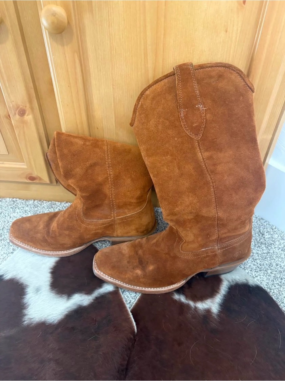 Ariat Chestnut Suede Western Heeled Boots